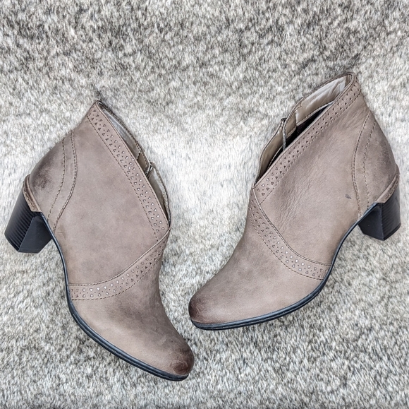 Rockport Cobb Hill Collection Rashel V-Cut Boot Women's 7 - Picture 6 of 9